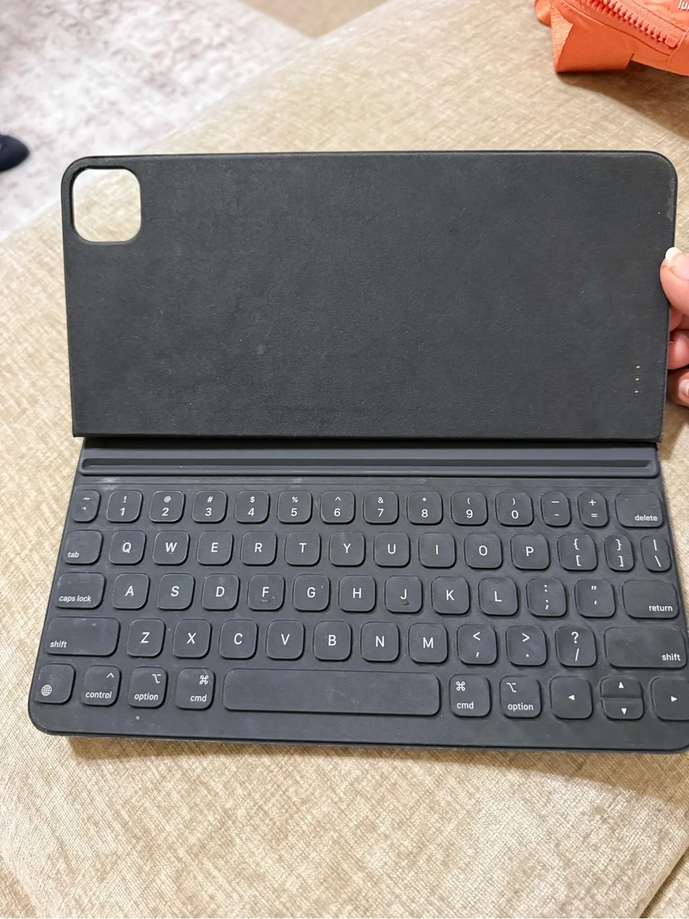 Apple Smart Keyboard Folio fits iPad Air 11 inch